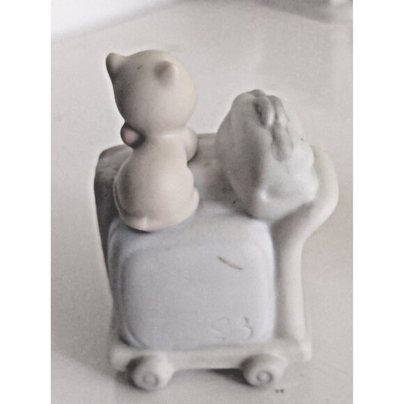 Two Vintage Precious Moments Sugar Land Theme Figurines 1995 Cat & Sign Holder - Picture 12 of 15